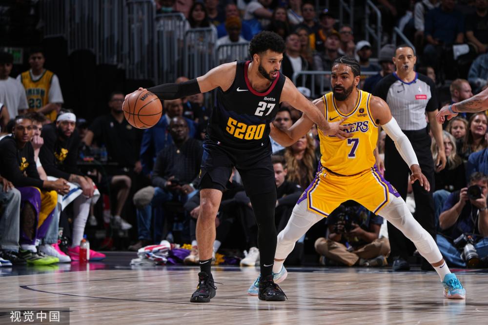 特别是在他 特别是在他